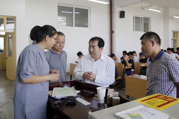 与教师交流2_MG_5837 - 副本.JPG