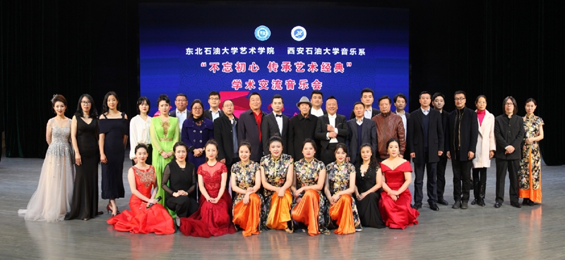 晚会合影 - 副本.jpg