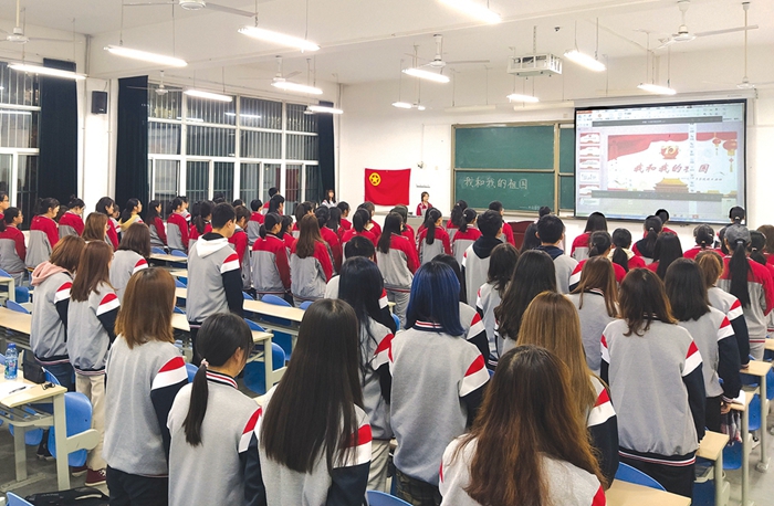 2019年11月3日晚,bat365中文官方网站外国语学院主题团日活动现场 - 副本.jpg