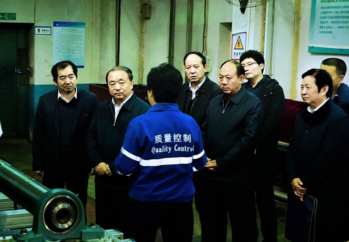 4周老师背影 - 副本.jpg