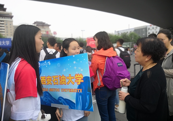 火车站迎新照片 043 - 副本.jpg