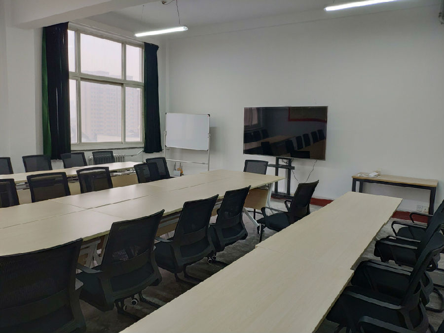 2间教学研讨室 (3).jpg