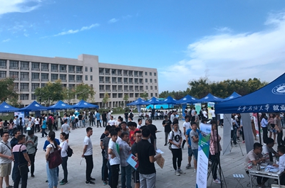 9.20南通招聘会照片IMG_2542 - 副本.JPG