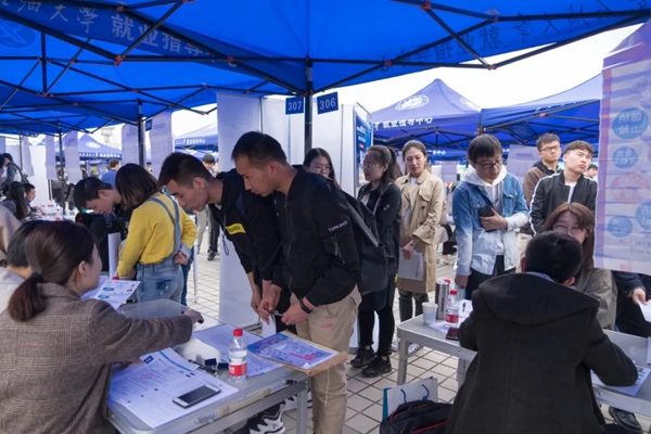 招聘会2.jpg