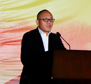 何荣2- 副本 (2).jpg