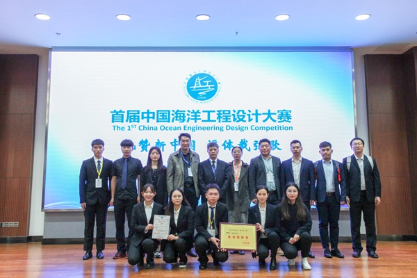 图1 校领导与参赛队伍合影.JPG