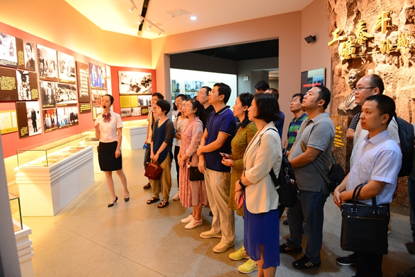 参观111DSC_4093_wps图片 - 副本.JPG