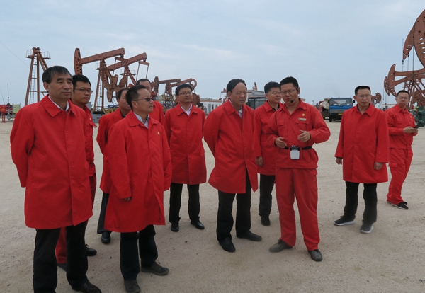 6赛书记一行参观辽河油田海南作业区海南2号站.JPG