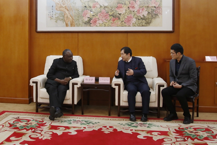 李校长_MG_2528 - 副本.JPG