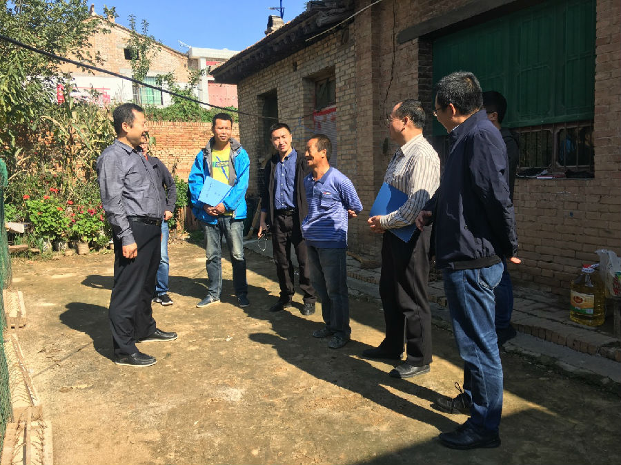 后勤领导班子现场调研、入户帮扶坚固村帮扶对象家庭(史玉萍 摄).jpg